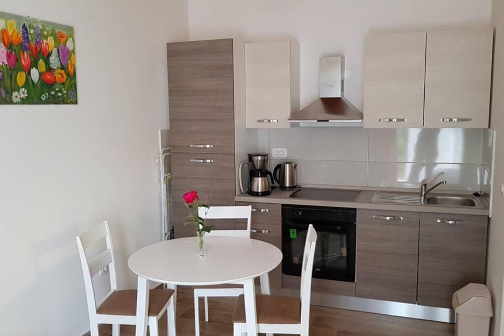 Apartment Vesna For 2, Free Parking And Wi-Fi Пула Екстер'єр фото