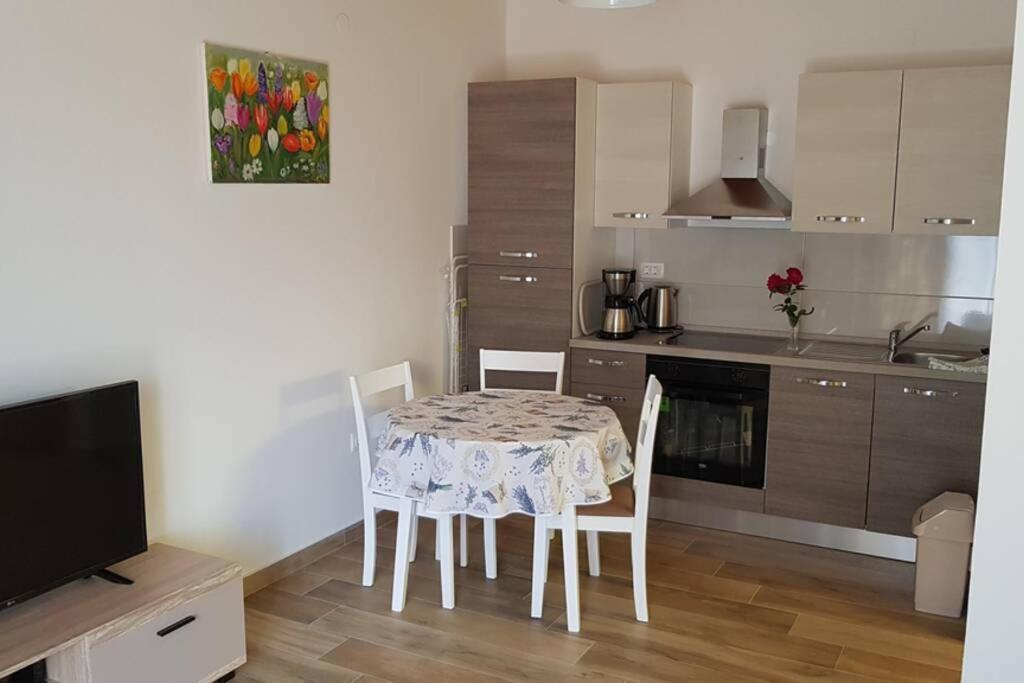 Apartment Vesna For 2, Free Parking And Wi-Fi Пула Екстер'єр фото